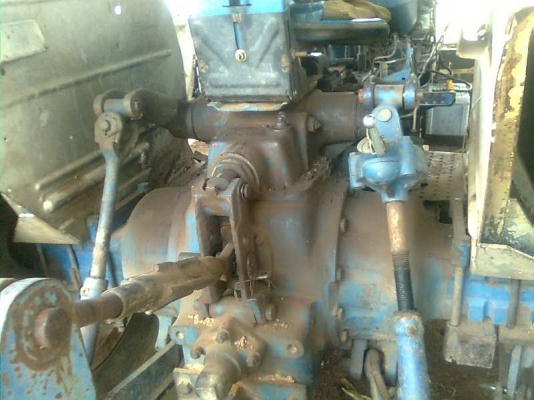 ขายฟอร์ด6610 เสื้อลาย ท่อไอดีโต พร้อมอุปกรณ์ มีเล่มทะเบียน