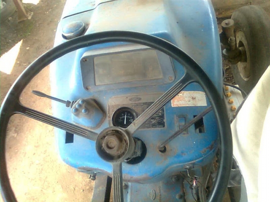 ขายฟอร์ด6610 เสื้อลาย ท่อไอดีโต พร้อมอุปกรณ์ มีเล่มทะเบียน