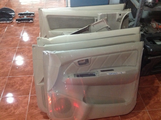 แผงประตูวีโก้ ฟอรจูนเนอร์