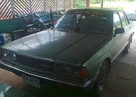 DATSUN BLUEBIRD 1.8 MT ปี 83 รถบ้านสภาพดีเดิมๆสีสันเดิมๆพร้อมใช้งานได้เลยครับ เครื่องแห้งแรงดี ภายในคอนโซลครบพร้อม แอร์เย็น ช่วงล่างแน่นดี ยางสภาพดีประมาณ 70\% พร้อมใช้งาน เอกสารทะเบียนครบพร้อมโอน ราคาต่อรองได้ครับ