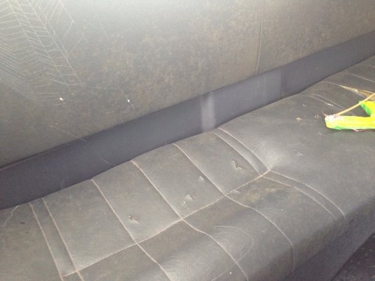 TOYOTA HILUX MIGHTY-X EXTRACAB 2.5 MT ปี 37 รถบ้านสภาพสวยพร้อมใช้งาน โปร่งหลังแล้วครับ เครื่องแน่นแรงดี ภายในเก๋งคอนโซลสวยครบ พวงมาลัยเพาเวอร์ กระบะสวยไม่มีผุกร่อน ช่วงล่างแน่น ล้อแม็กลายสวย ยางสภาพดี 4 เส้นประมาณ 70\% พร้อมใช้งาน เอกสารทะเบียนครบพร้อมโอน