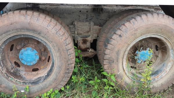 ขายด่วนสิบล้อสองเพลารถโม่ปูน พร้อมลูกโม่เปล่าอีกลูก( ไม่มีทะเบียน)ราคาโคตรถูกอุปกรณ์ครบโทร0811838154  0801515451