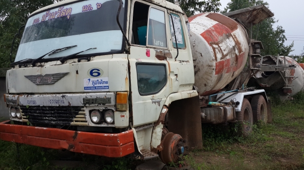 ขายด่วนสิบล้อสองเพลารถโม่ปูน พร้อมลูกโม่เปล่าอีกลูก( ไม่มีทะเบียน)ราคาโคตรถูกอุปกรณ์ครบโทร0811838154  0801515451