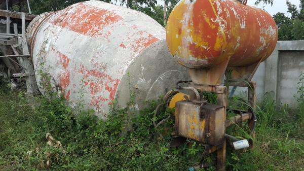 ขายด่วนสิบล้อสองเพลารถโม่ปูน พร้อมลูกโม่เปล่าอีกลูก( ไม่มีทะเบียน)ราคาโคตรถูกอุปกรณ์ครบโทร0811838154  0801515451