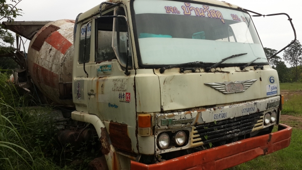 ขายด่วนสิบล้อสองเพลารถโม่ปูน พร้อมลูกโม่เปล่าอีกลูก( ไม่มีทะเบียน)ราคาโคตรถูกอุปกรณ์ครบโทร0811838154  0801515451