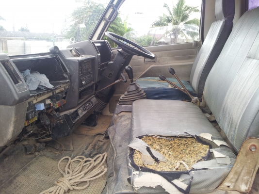 ขาย ISUZU NHR55C รถ4ล้อดั๊มพร้อมใช้พร้อมโอน ขาย ISUZU NHR55C รถ4ล้อดั๊มพร้อมใช้พร้อมโอน