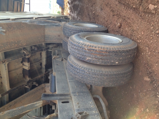 Hino mega 320 ดั้มสามมิตร ปี 50