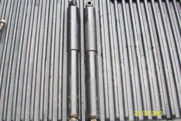 โช้คหลังดีแม็ก