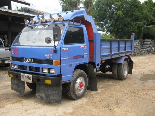 หกล้อดั้ม ISUZU NPR
