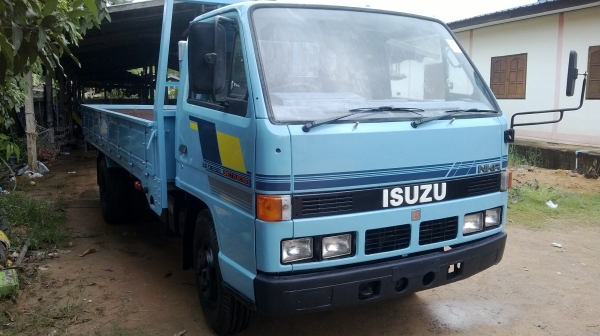 ขายรถหกล้อ 110 แรง NKR  สภาพดี ทำใหม่ทั้งคัน