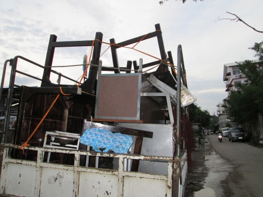ร้านอาหาร   แถววัดพระธรรมกาย   โต๊ะเตรียม   ชุดเตาหม้อต้ม