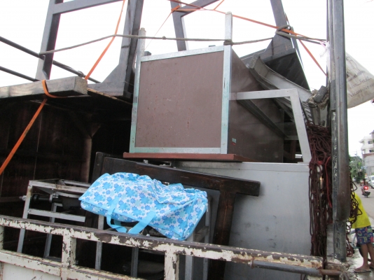 ร้านอาหาร   แถววัดพระธรรมกาย   โต๊ะเตรียม   ชุดเตาหม้อต้ม