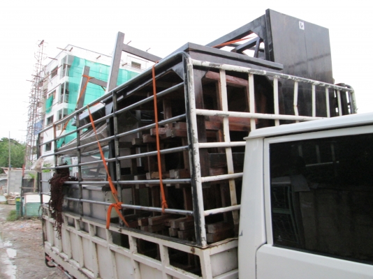 ร้านอาหาร   แถววัดพระธรรมกาย   โต๊ะเตรียม   ชุดเตาหม้อต้ม