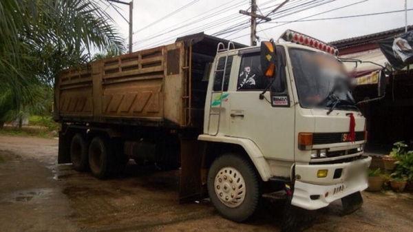 รถอีซูซุ 10 ล้อดั้ม FVZ 175 แรงม้า  สนใจติดต่อ 081 - 6079515