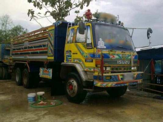 รถอีซูซุ 10 ล้อดั้ม FXZ เปลื่ยนเครื่อง 270 แรงม้า. ( ขายแม่ลูก )  สนใจติดต่อ 081 - 6079515