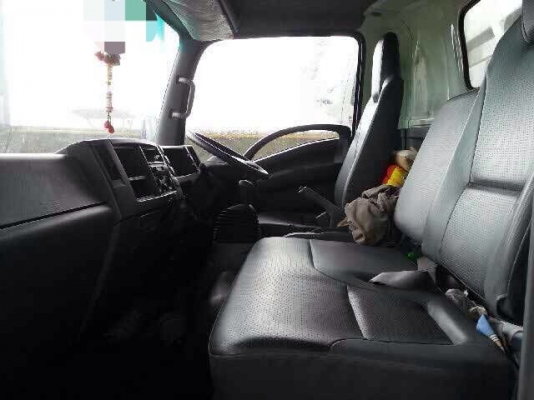 รถอีซูซุ 6 ล้อดั้ม  NQR 175 แรงม้า ปี 55 สนใจติดต่อ 081 - 6079515