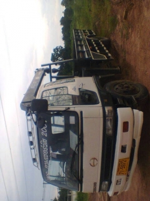 ขายรถบรรทุกมือสอง . 10 ล้อ.  HINO   ติดต่อ. เบียร์. 087-8238885