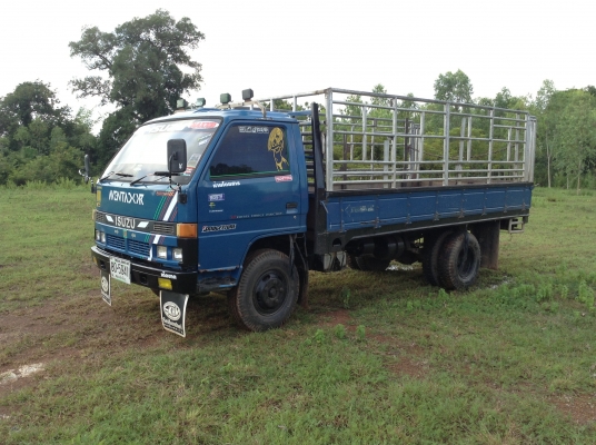 ขาย 6 ล้อ NPR58L เครื่อง 4BE1 110 แรงม้า คัสซีสวยตลอดเส้น เครื่องแน่นไม่มีไอ เกียร์สั้น ยกหัวได้ ยางใหม่ 6 เส้น พวงมาลัยพาวเวอร์ ทะเบียนเต็มพร้อมโอน