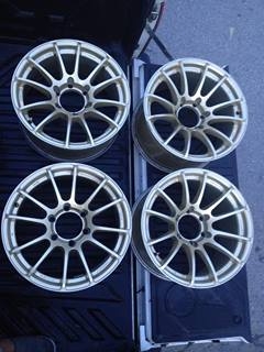 ขายล้อขอบ17ลายคล้ายRZ-1  6รู 8.5-9.5 สีทอง เดิมๆสวยๆ ล้อเปล่า10500.- หรือพร้อมยาง15500.-