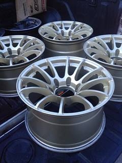 ขายล้อขอบ17ลายคล้ายRZ-1 6รู 8.5-9.5 สีทอง เดิมๆสวยๆ ล้อเปล่า10500.- หรือพร้อมยาง15500.- ขายล้อขอบ17ลายคล้ายRZ-1 6รู 8.5-9.5 สีทอง เดิมๆสวยๆ ล้อเปล่า10500.- หรือพร้อมยาง15500.-