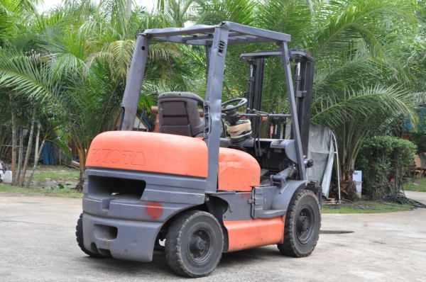 ขายFORKLIFT 6FD2.5ตันครึ่ง TOYOTAรุ่นใหม่(ดีเซล) นำเข้าญี่ปุ่นยังไม่เคยใช้งานในไทย 195,000เท่านั้น!!