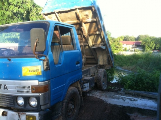 อีแต๋น นอก  4ล้อกลาง ดัมพ์