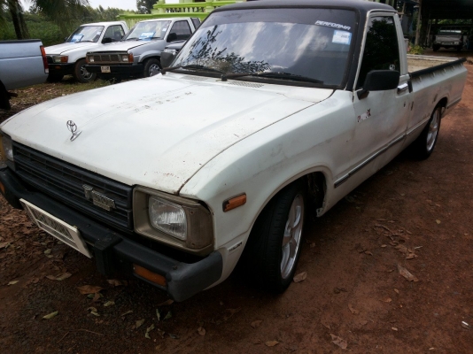 ขาย ม้ากระโดดแนวๆ TOYOTA LN40 เครื่องเดิม12R เบนซิน แรงดีประหยัด ช่วงล่างคัสซีเดิมไม่ผุไม่ปะไม่ดาม กระบะสวยไม่ผุ ตัวรถบางเดิมไม่ผุ ภายในดีคอนโซลดี ล้อแม็ก หลังคาติดเคฟล่า ยางสวย4เส้น รถทรงสวย ครับ พร้อมใช้งาน ทะเบียนเต็ม เอกสารครบ ราคาต่อรองได้เด้อ พี่น้อ