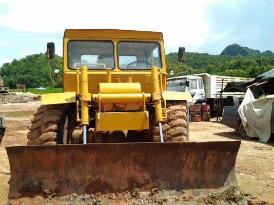 รถดันล้อหนาม รถจีน เครื่องยนต์ 6 สูบ สภาพพร้อมใช้งาน