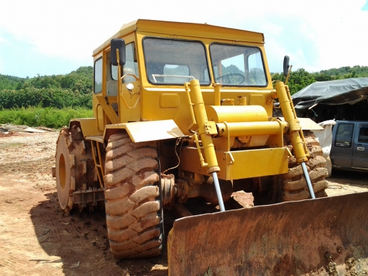 รถดันล้อหนาม รถจีน เครื่องยนต์ 6 สูบ สภาพพร้อมใช้งาน