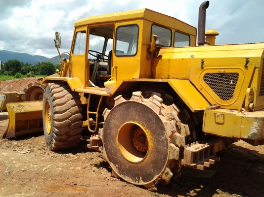 รถดันล้อหนาม รถจีน เครื่องยนต์ 6 สูบ สภาพพร้อมใช้งาน