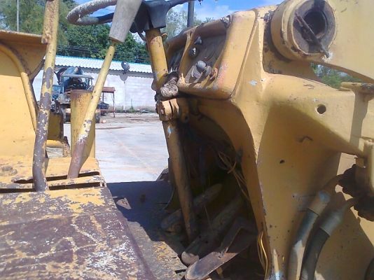 รถตัก CAT 922 ขับเคลื่อน 4 ล้อ ลดราคาเหลือเพียง 3.2 แสนบาท.