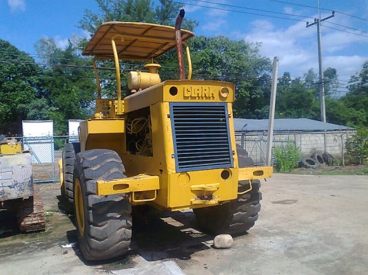 รถตัก CLARK ขนาด 3 คิว เอวอ่อน เครื่องยนต์ 6 สูบ แรงจัด