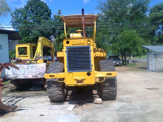 รถตัก CLARK ขนาด 3 คิว เอวอ่อน เครื่องยนต์ 6 สูบ แรงจัด