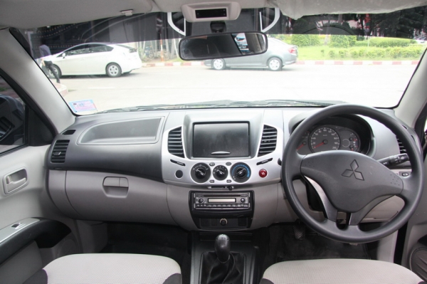 ปี 2012 ติดแก๊ส CNG จากโรงงาน Mitsubishi ปลอดภัยกว่าไปติดตั้งเองครับ วิ่งกิโลละ 1 บาท ประหยัดมาก ๆ MP3 กระจกไฟฟ้าปรับได้ แอร์เย็น แม็กไลเนอร์ ล้อแม็ก ไมล์แท้ มีใบเข้าศูนย์ Mitsubishi มี Book Service รถสวย ขับดี ภายในและภายนอกสะอาด รถน้ำไม่ท่วมล้าน\%