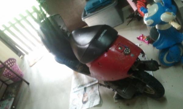 Honda scooter ขาย3800บาทขับได้เลยแรงเบรคดี ไฟหน้า ไฟท้ายใช้ได้