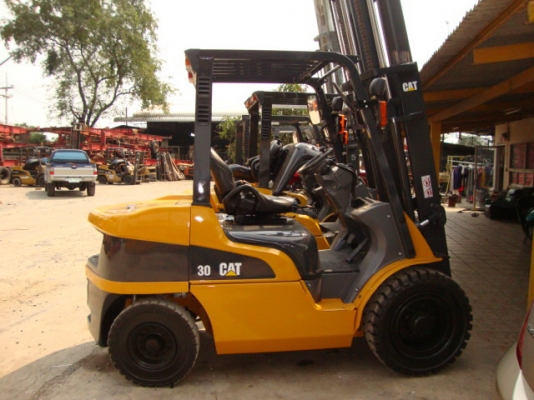 ขายด่วน !!!  รถโฟล์คลิฟท์  CATERPILAR  FG30 ขนาด  3  ตัน  เครื่องยนต์เบนซิน +แก๊ส  เสาสูง 4.3  เมตร  เกียร์ออโตเมติค   (สนใจเข้ามาดูก่อนมีรถหลายคันหลายยี่ห้อให้เลือก)