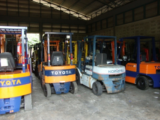 ขายด่วน !!! รถโฟล์คลิฟท์ CATERPILAR FG30 ขนาด 3 ตัน เครื่องยนต์เบนซิน +แก๊ส เสาสูง 4.3 เมตร เกียร์ออโตเมติค (สนใจเข้ามาดูก่อนมีรถหลายคันหลายยี่ห้อให้เลือก) ขายด่วน !!! รถโฟล์คลิฟท์ CATERPILAR FG30 ขนาด 3 ตัน เครื่องยนต์เบนซิน +แก๊ส เสาสูง 4.3 เมตร เกียร์ออโตเมติค (สนใจเข้ามาดูก่อนมีรถหลายคันหลายยี่ห้อให้เลือก)