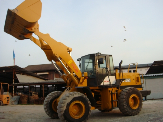 รถตัก TCM L32-1 S/N:S28-00264 E/N:NE6-077413T 2002YEAR รถตัก TCM L32-1 S/N:S28-00264 E/N:NE6-077413T 2002YEAR