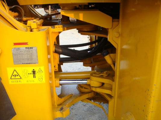 รถตัก TCM L32-1 S/N:S28-00264 E/N:NE6-077413T 2002YEAR รถตัก TCM L32-1 S/N:S28-00264 E/N:NE6-077413T 2002YEAR