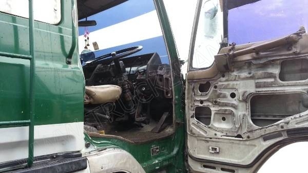 รถบรรทุก 10 ล้อดั๊มพ์ท้องเรือ  ยี่ห้อ NISSAN  ลงหัว HINO 2 เพลา  225 แรงม้า