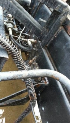 รถบรรทุก 10 ล้อดั๊มพ์ท้องเรือ  ยี่ห้อ NISSAN  ลงหัว HINO 2 เพลา  225 แรงม้า