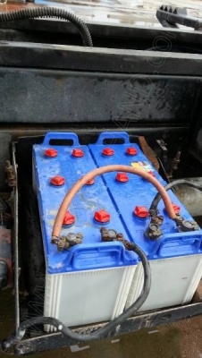 รถบรรทุก 10 ล้อดั๊มพ์ท้องเรือ  ยี่ห้อ NISSAN  ลงหัว HINO 2 เพลา  225 แรงม้า