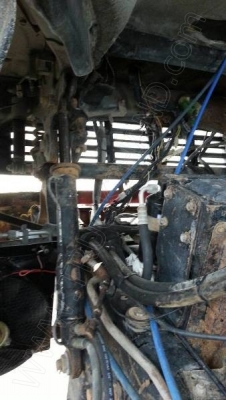 รถบรรทุก 10 ล้อดั๊มพ์ท้องเรือ  ยี่ห้อ NISSAN  ลงหัว HINO 2 เพลา  225 แรงม้า