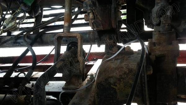 รถบรรทุก 10 ล้อดั๊มพ์ท้องเรือ  ยี่ห้อ NISSAN  ลงหัว HINO 2 เพลา  225 แรงม้า