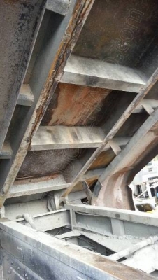 รถบรรทุก 10 ล้อดั๊มพ์ท้องเรือ  ยี่ห้อ NISSAN  ลงหัว HINO 2 เพลา  225 แรงม้า