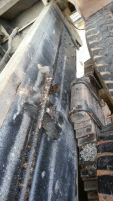 รถบรรทุก 10 ล้อดั๊มพ์ท้องเรือ  ยี่ห้อ NISSAN  ลงหัว HINO 2 เพลา  225 แรงม้า