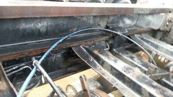 รถบรรทุก 10 ล้อดั๊มพ์ท้องเรือ  ยี่ห้อ NISSAN  ลงหัว HINO 2 เพลา  225 แรงม้า