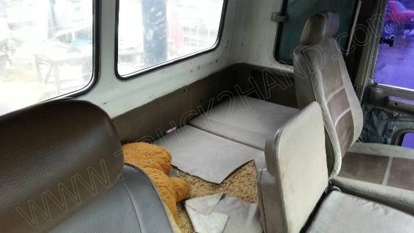 รถบรรทุก 10 ล้อดั๊มพ์ท้องเรือ  ยี่ห้อ NISSAN  ลงหัว HINO 2 เพลา  225 แรงม้า