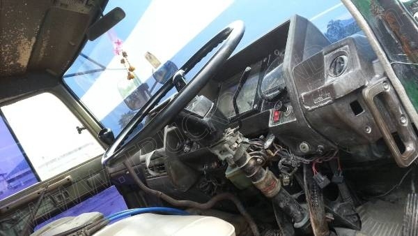 รถบรรทุก 10 ล้อดั๊มพ์ท้องเรือ  ยี่ห้อ NISSAN  ลงหัว HINO 2 เพลา  225 แรงม้า