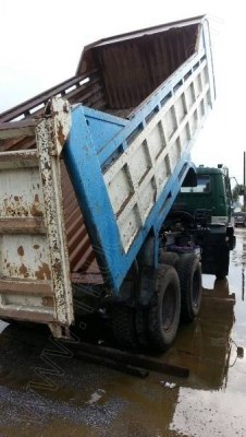 รถบรรทุก 10 ล้อดั๊มพ์ท้องเรือ  ยี่ห้อ NISSAN  ลงหัว HINO 2 เพลา  225 แรงม้า